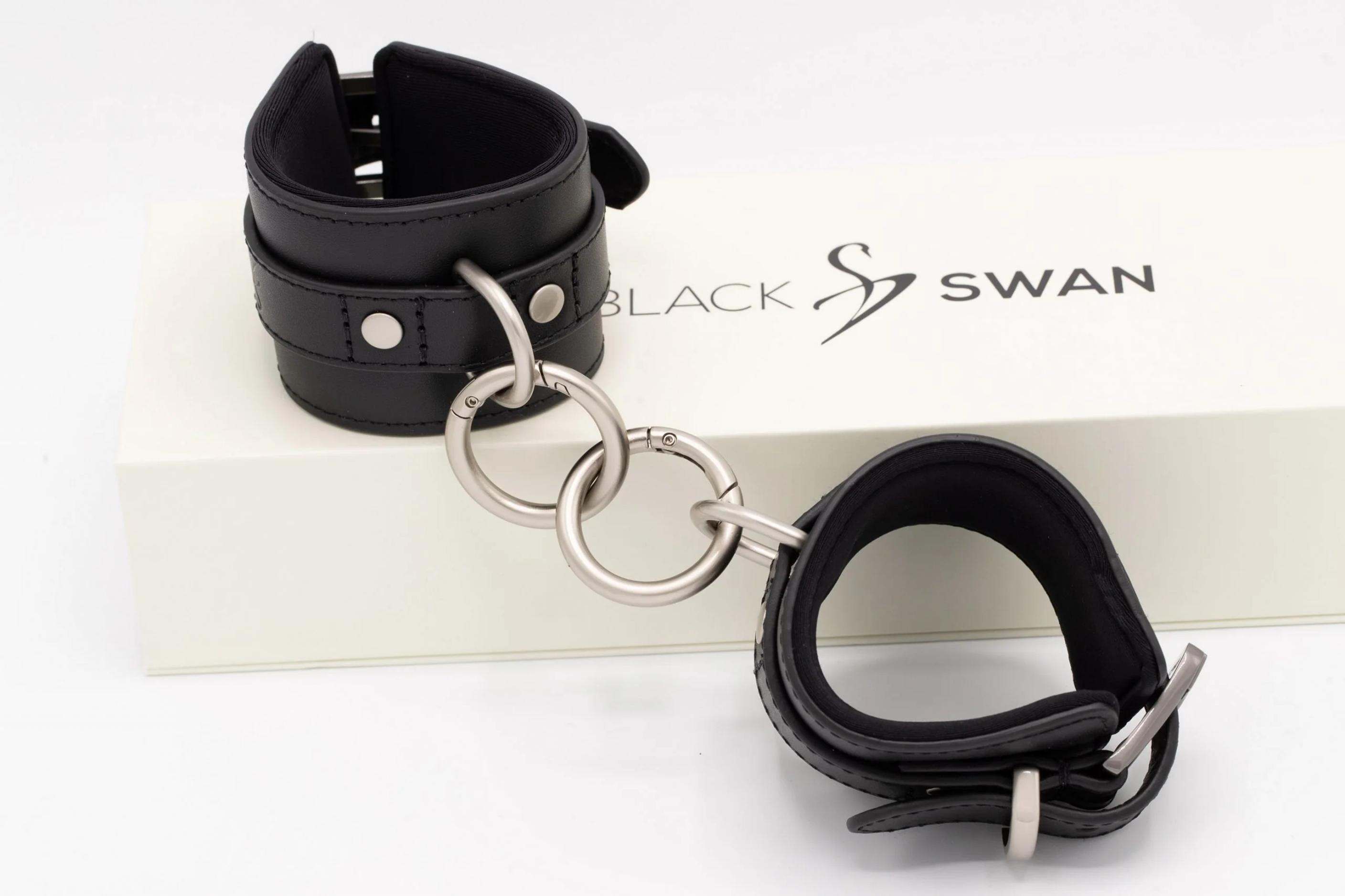 BLACK SWAN - Handfesseln Black Passion - Size - L - 20-23cm
