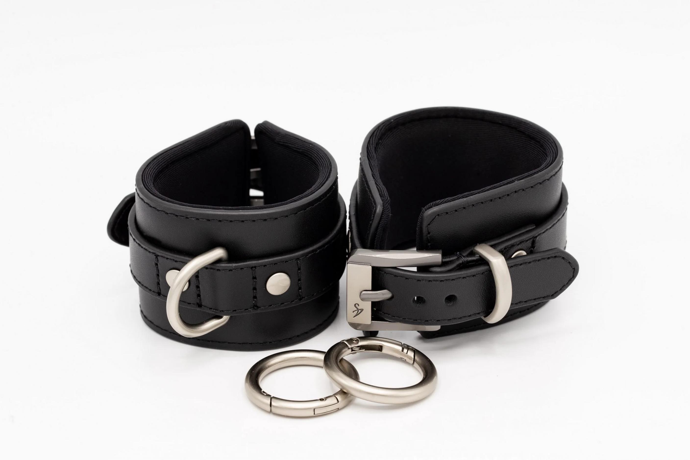 BLACK SWAN - Handfesseln Black Passion - Size - L - 20-23cm