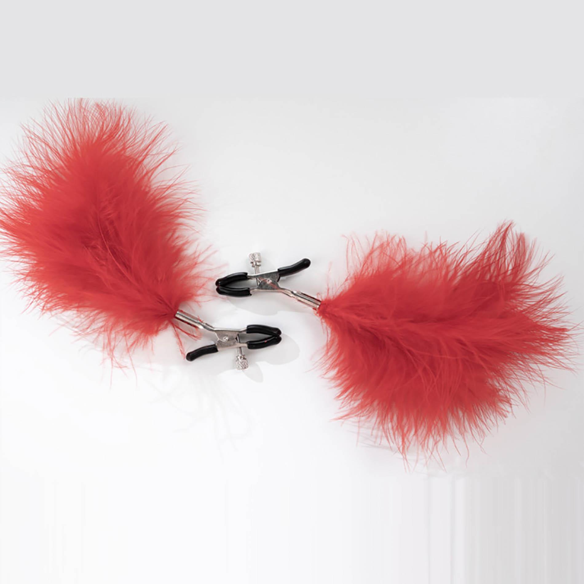 Feather nipple clamps with adjustable pressure, red